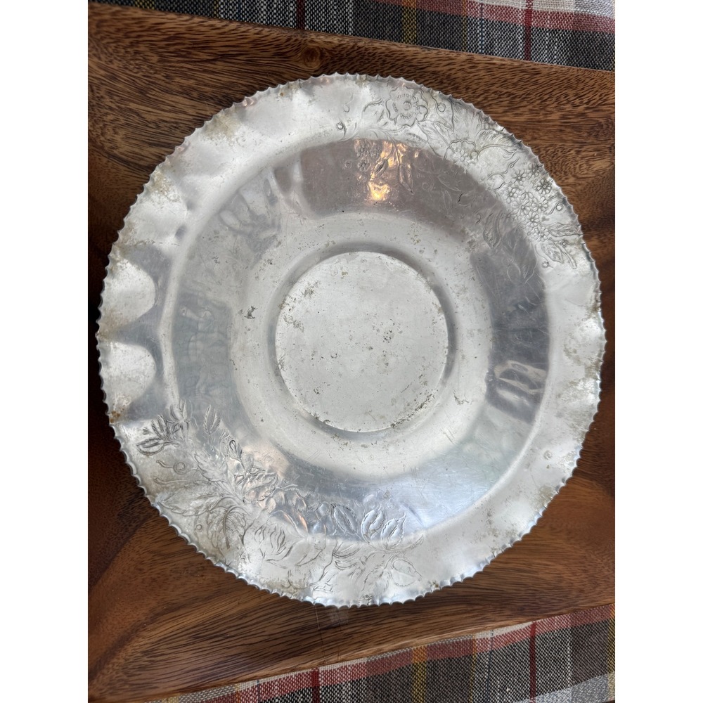 Vintage Cromwell Hand Wrought Aluminum Plate — 11" Floral Scalloped‎ Edge